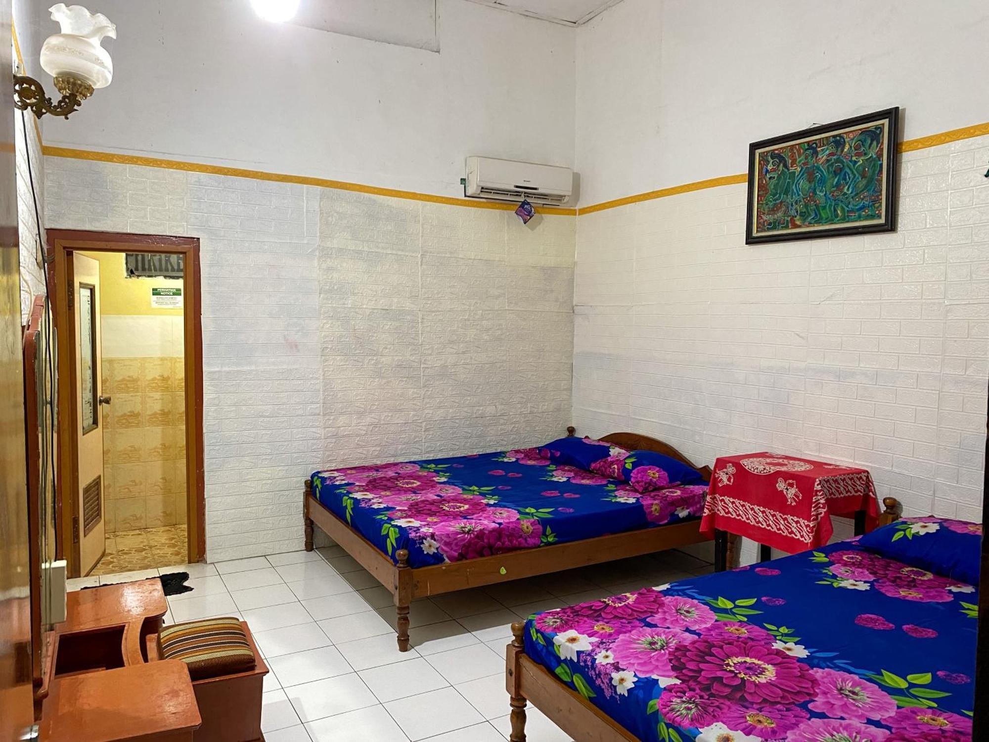 Parikesit Guest House Yogyakarta Exteriör bild