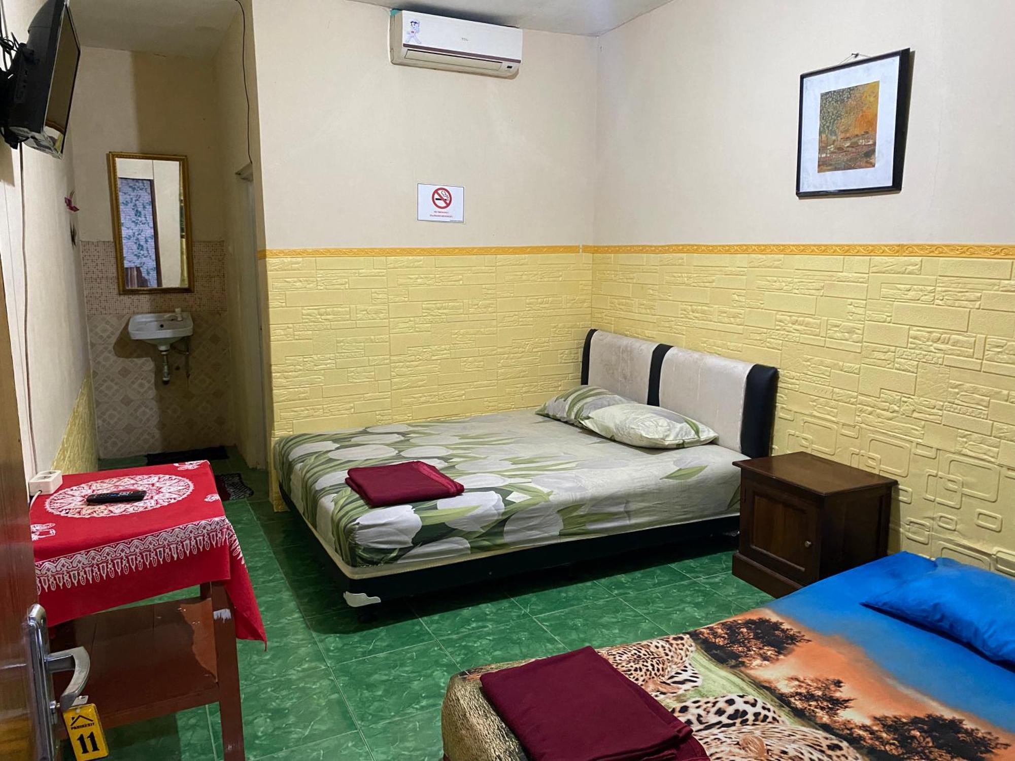 Parikesit Guest House Yogyakarta Exteriör bild