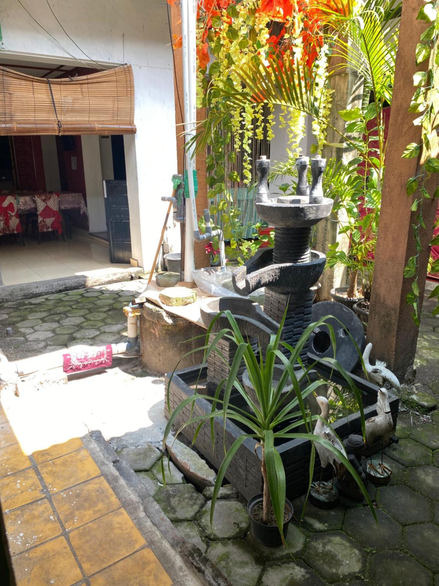 Parikesit Guest House Yogyakarta Exteriör bild