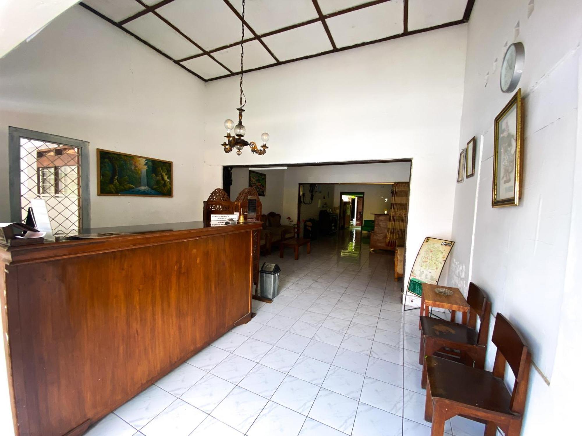 Parikesit Guest House Yogyakarta Exteriör bild
