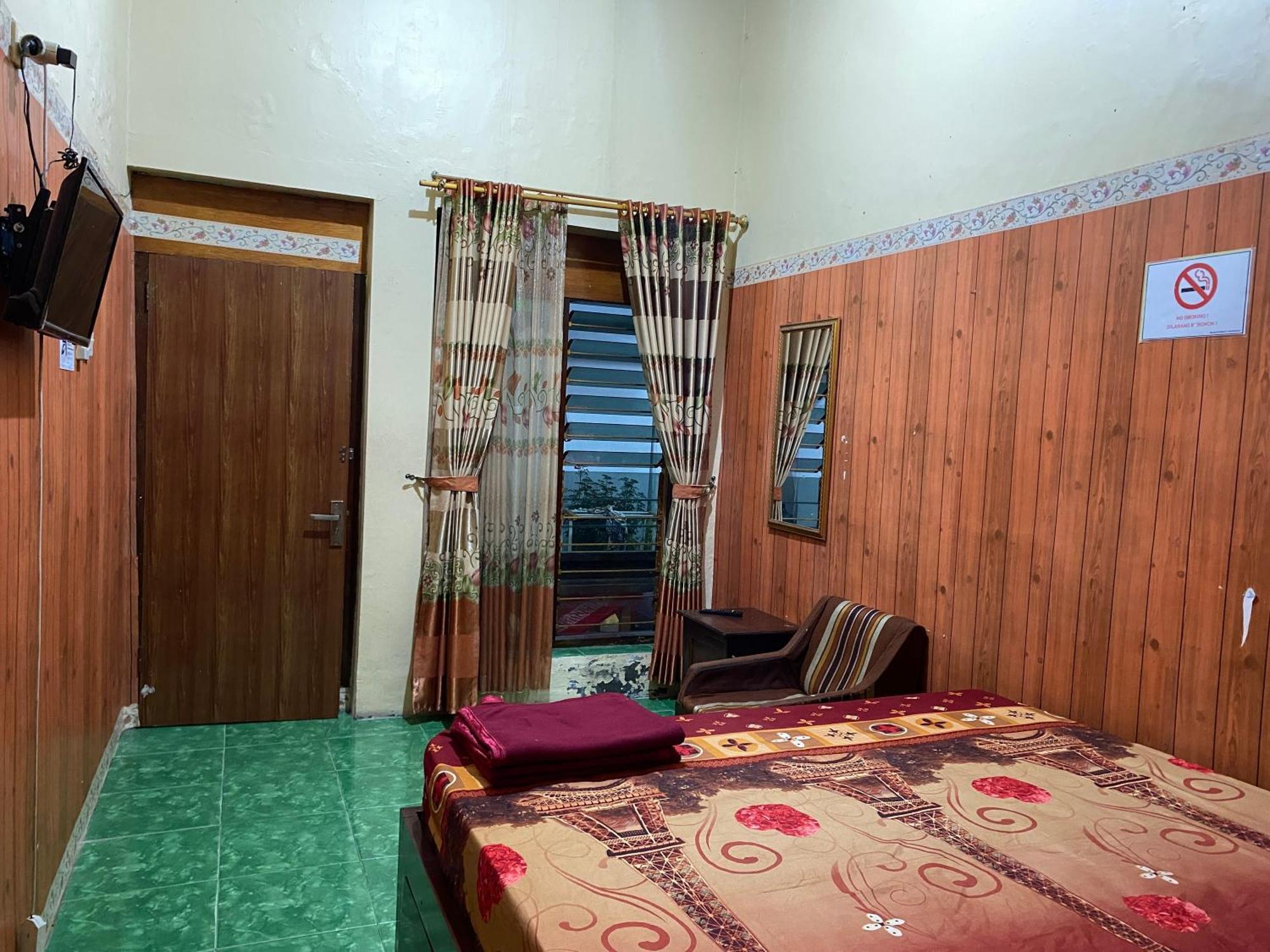 Parikesit Guest House Yogyakarta Exteriör bild