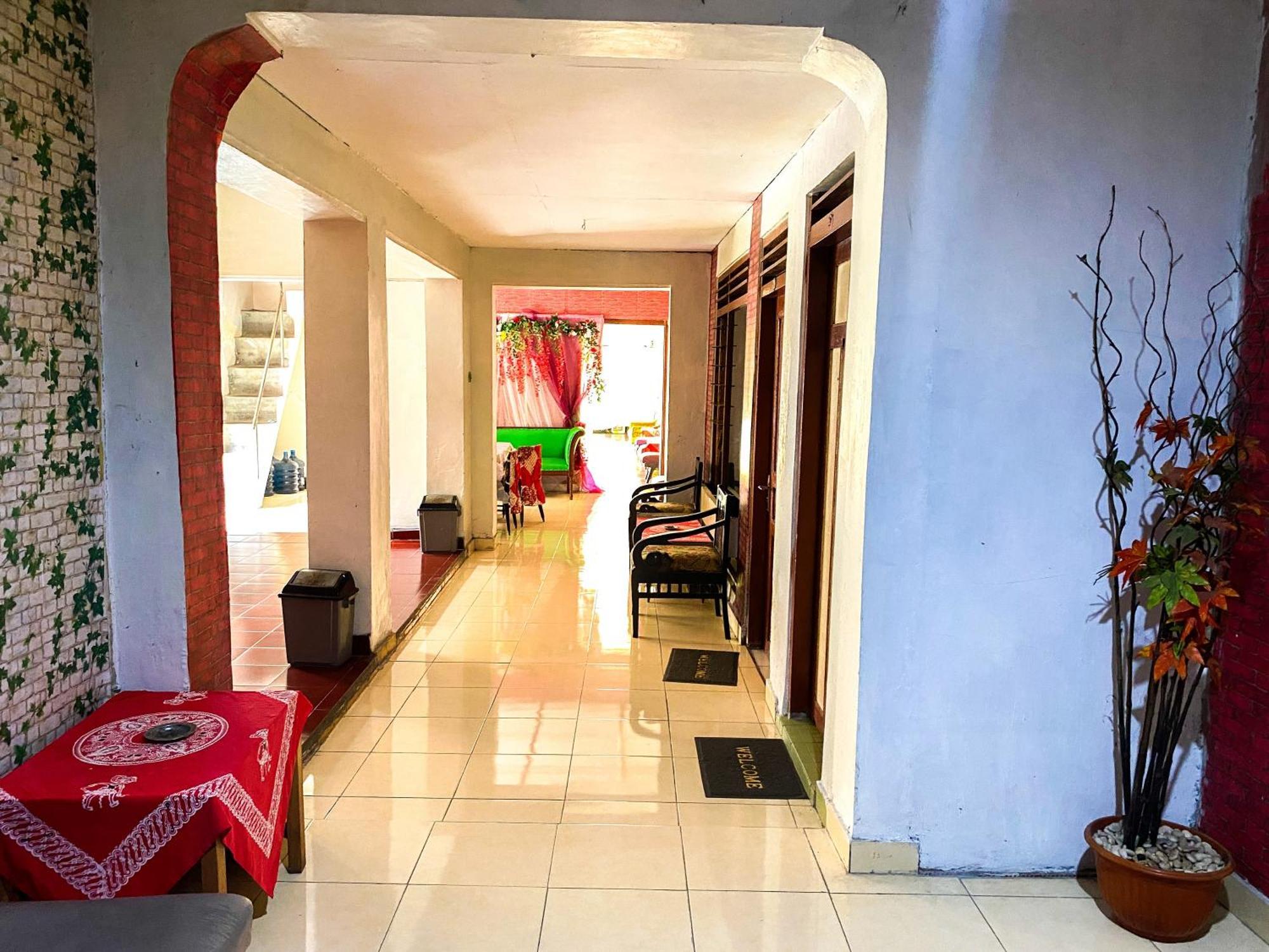 Parikesit Guest House Yogyakarta Exteriör bild
