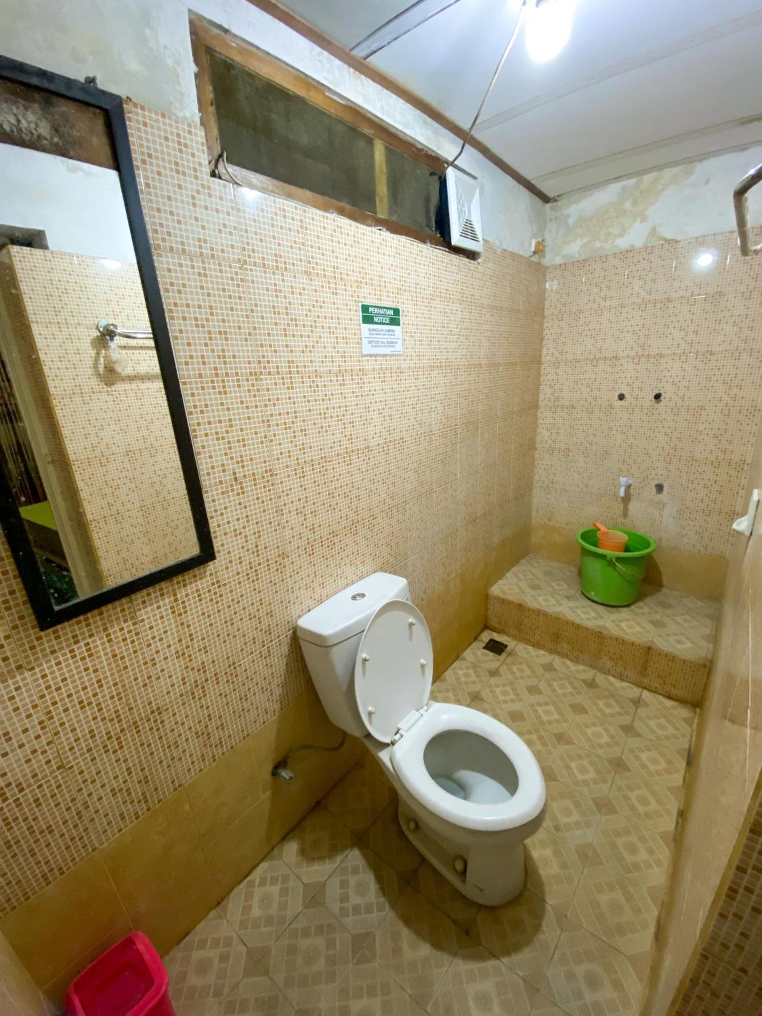 Parikesit Guest House Yogyakarta Exteriör bild