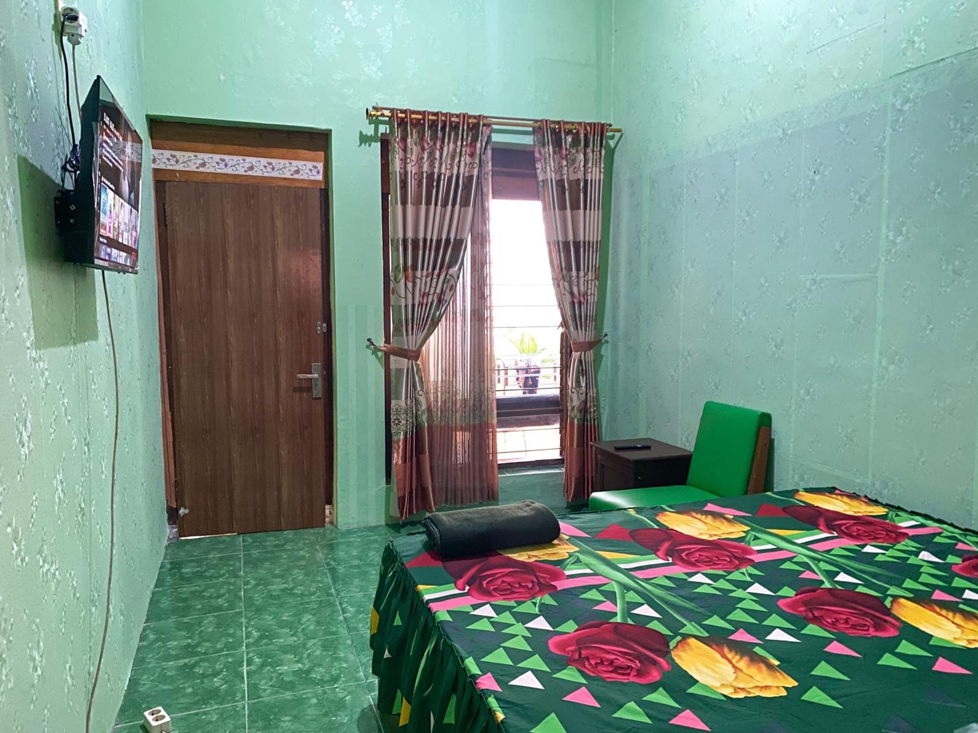 Parikesit Guest House Yogyakarta Exteriör bild